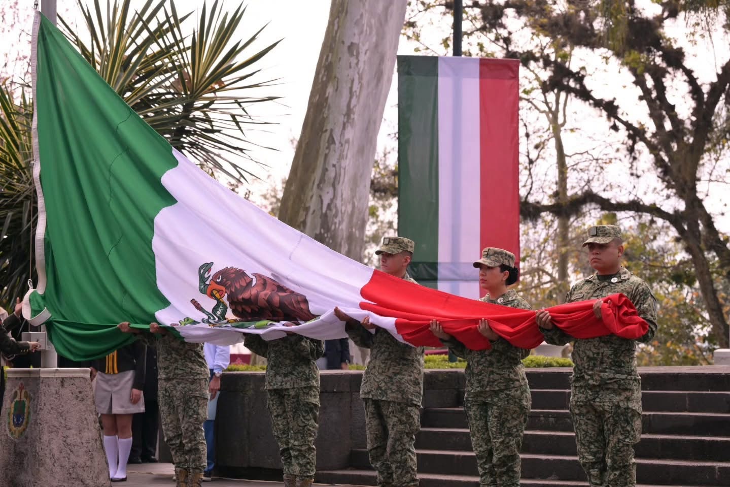Rocío Nahle refrenda compromiso con la unidad nacional en el Día de la Bandera