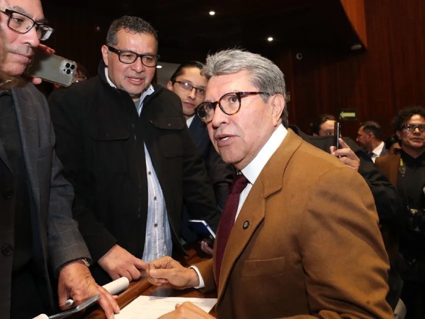 Ricardo Monreal apoya reducción de plurinominales en el Senado