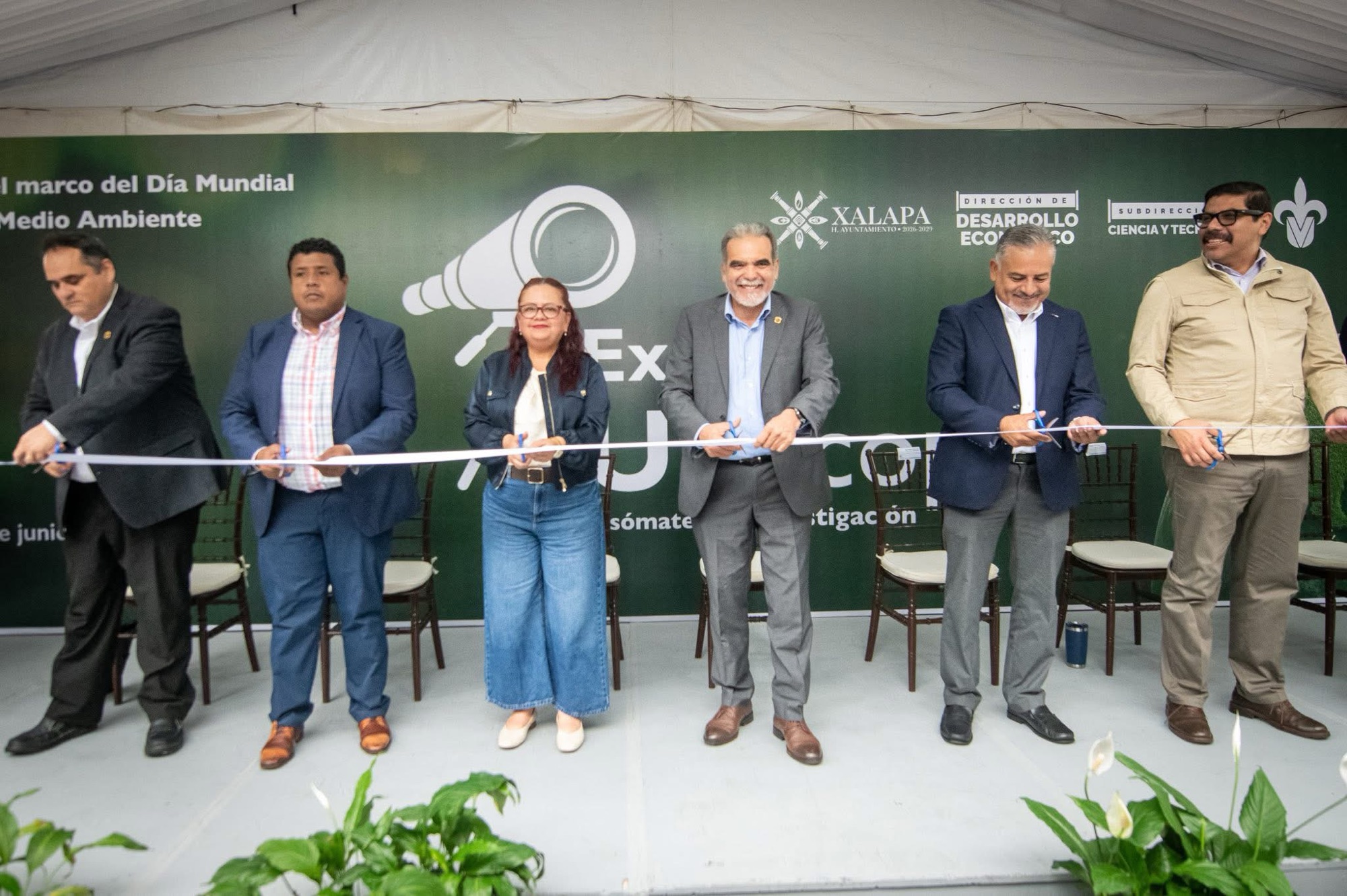 Presidenta de Xalapa y rector de la UV, encabezan inauguración de Expo UVscopio: Asómate a la Investigación