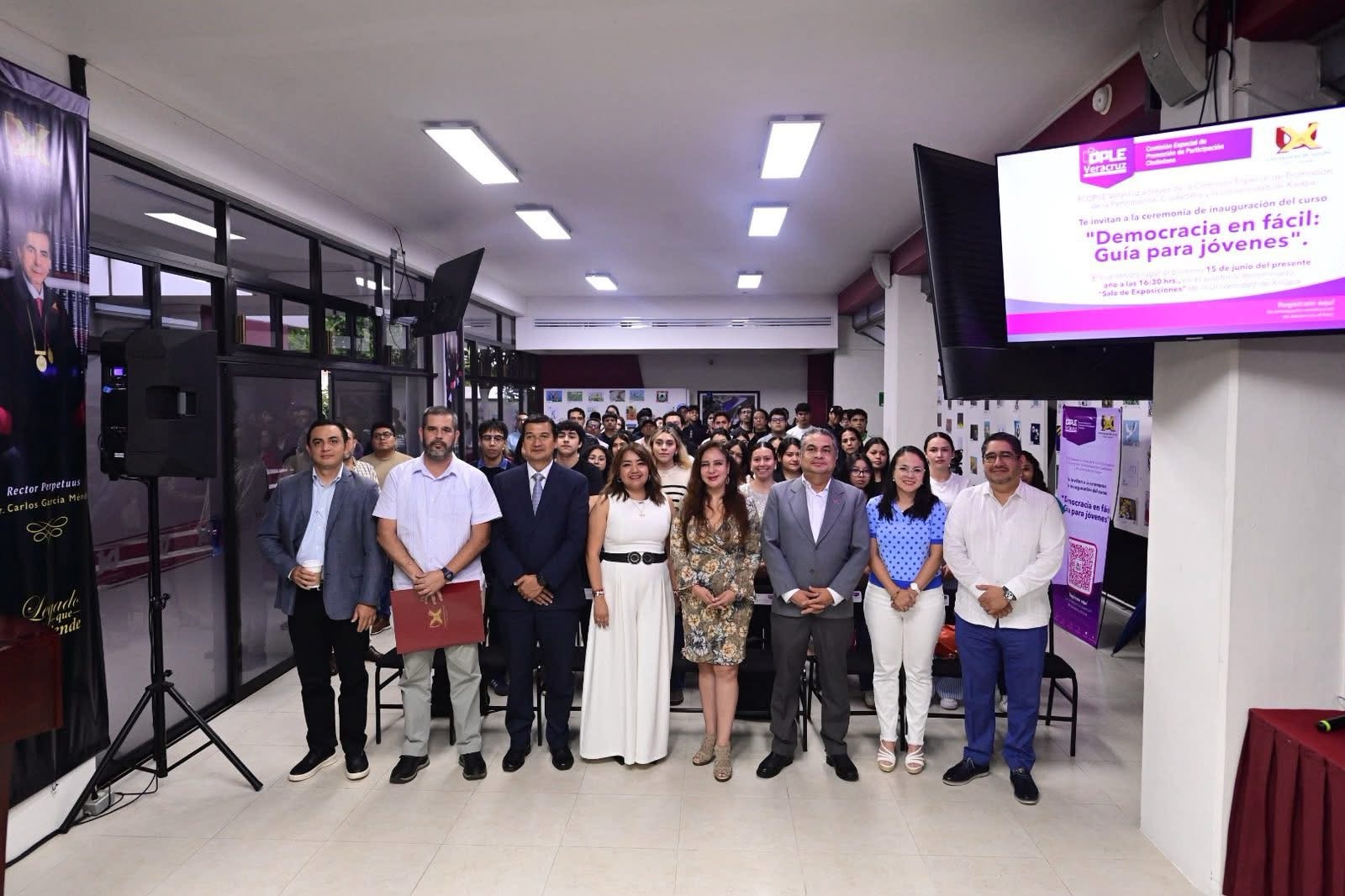 OPLE Veracruz y Universidad de Xalapa inauguraron “Democracia en fácil: Guía para jóvenes”