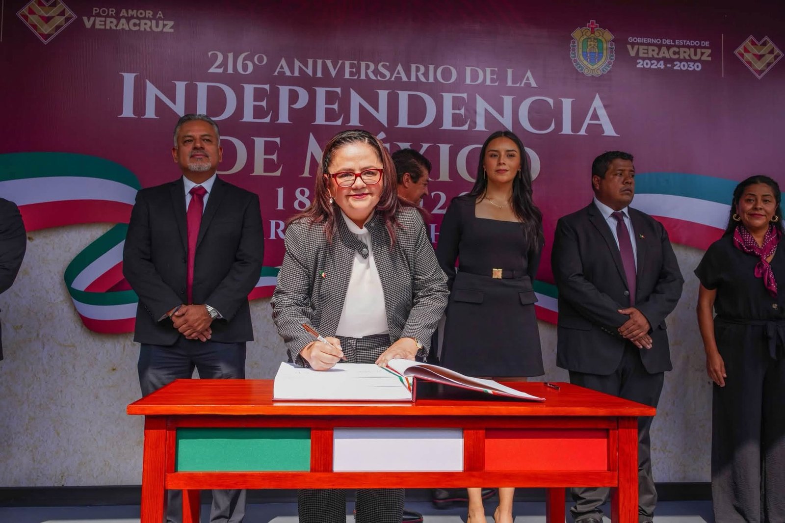 Ayuntamiento de Xalapa conmemora el 216.° aniversario del inicio de la Independencia; llama Alcaldesa a defender la soberanía nacional