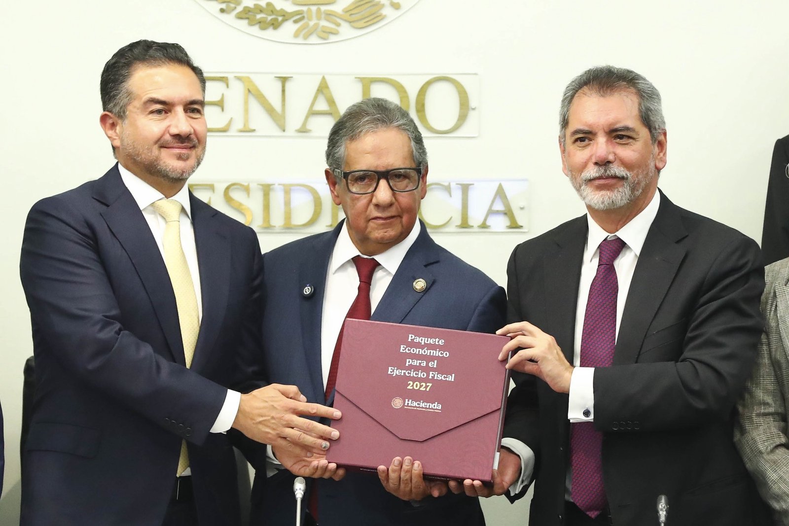 Entregan al Senado de la República Paquete Económico 2027; Hacienda busca incrementar 5.9% la recaudación